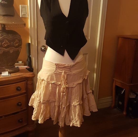 log in Dresses & Skirts - Very Nice Lace Front Minni Skirt